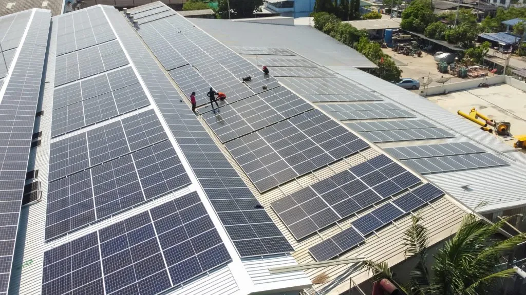 Sostenibilidad Social - Laboral 2 techos con paneles solares